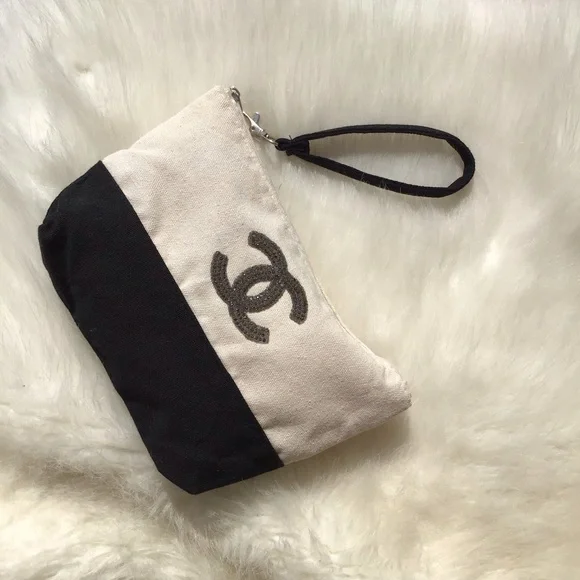 Designer-inspired detachable wristlet lightweight-canvas bag with crystal C logo - Picture 2 of 8